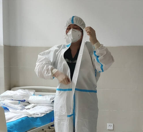 曹縣中醫院急診科開展“穿脫防護服”技能考核，筑牢醫護人員防護安全線